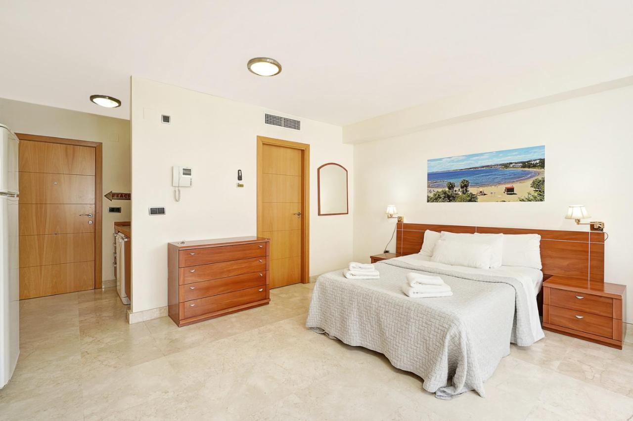 Apartamento en 1ª línea de playa, Estepona Centro Exterior foto